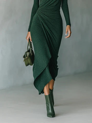 MARCELLA™ | VESTIDO MIDI ENVOLVENTE ASIMETRICO CON PLIEGUES Y CUELLO ALTO CON VERDE OSCURO